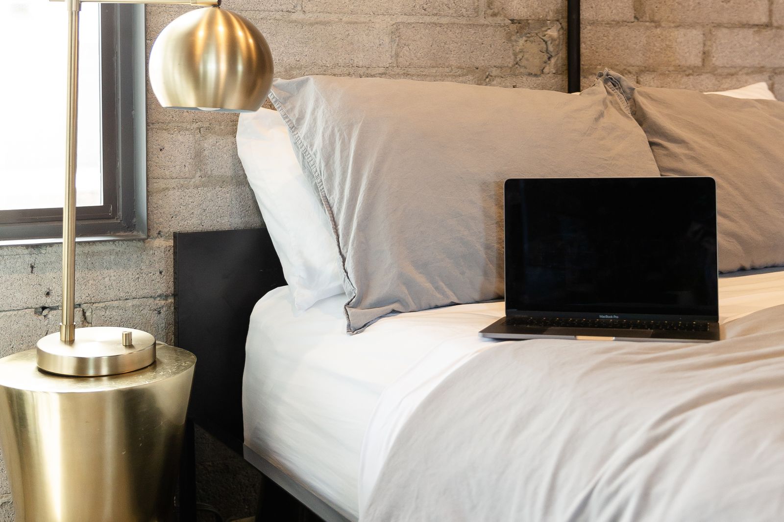 Une chambre préparée au standard de l'hôtellerie